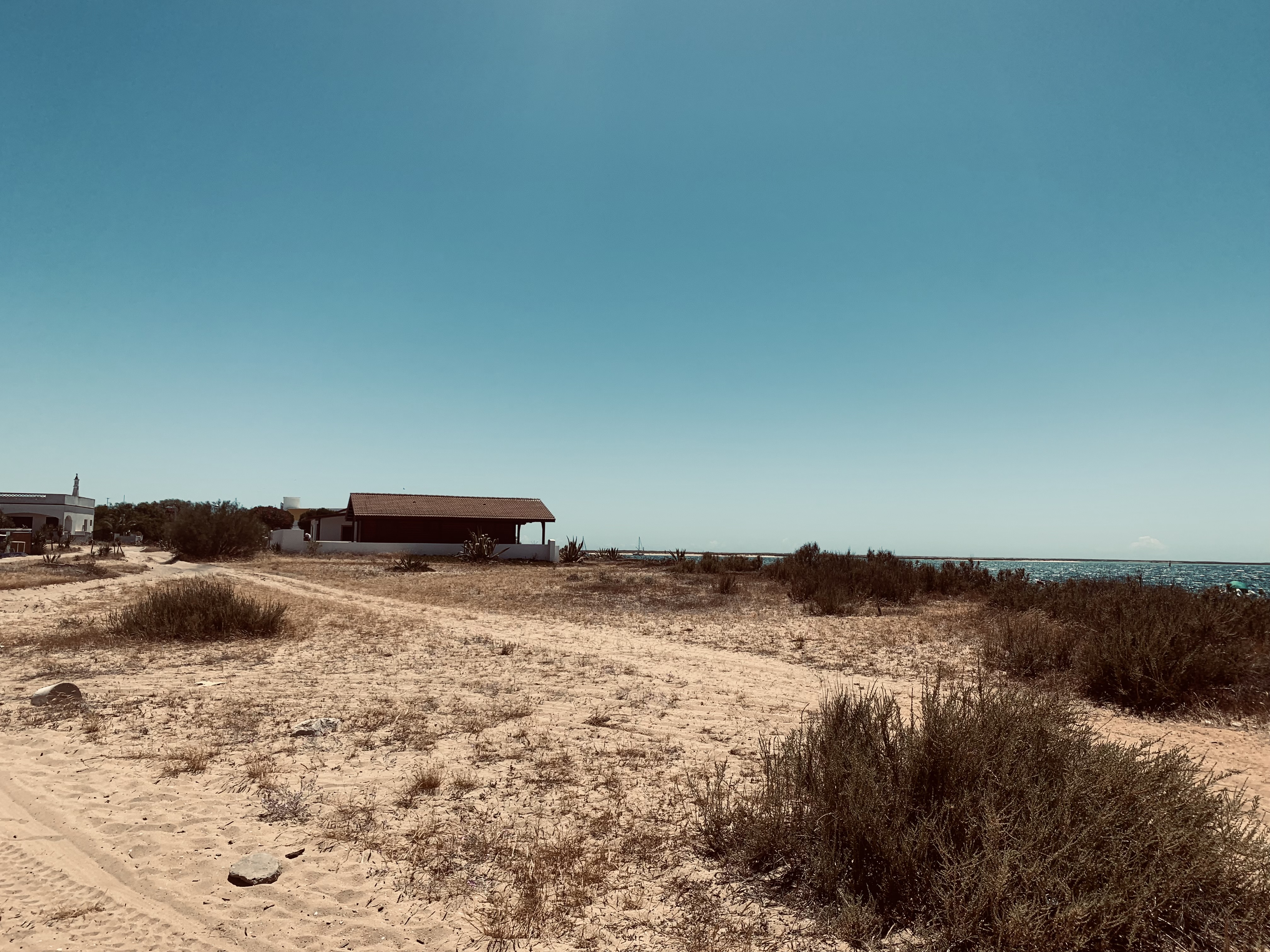 Sandy paths of Farol